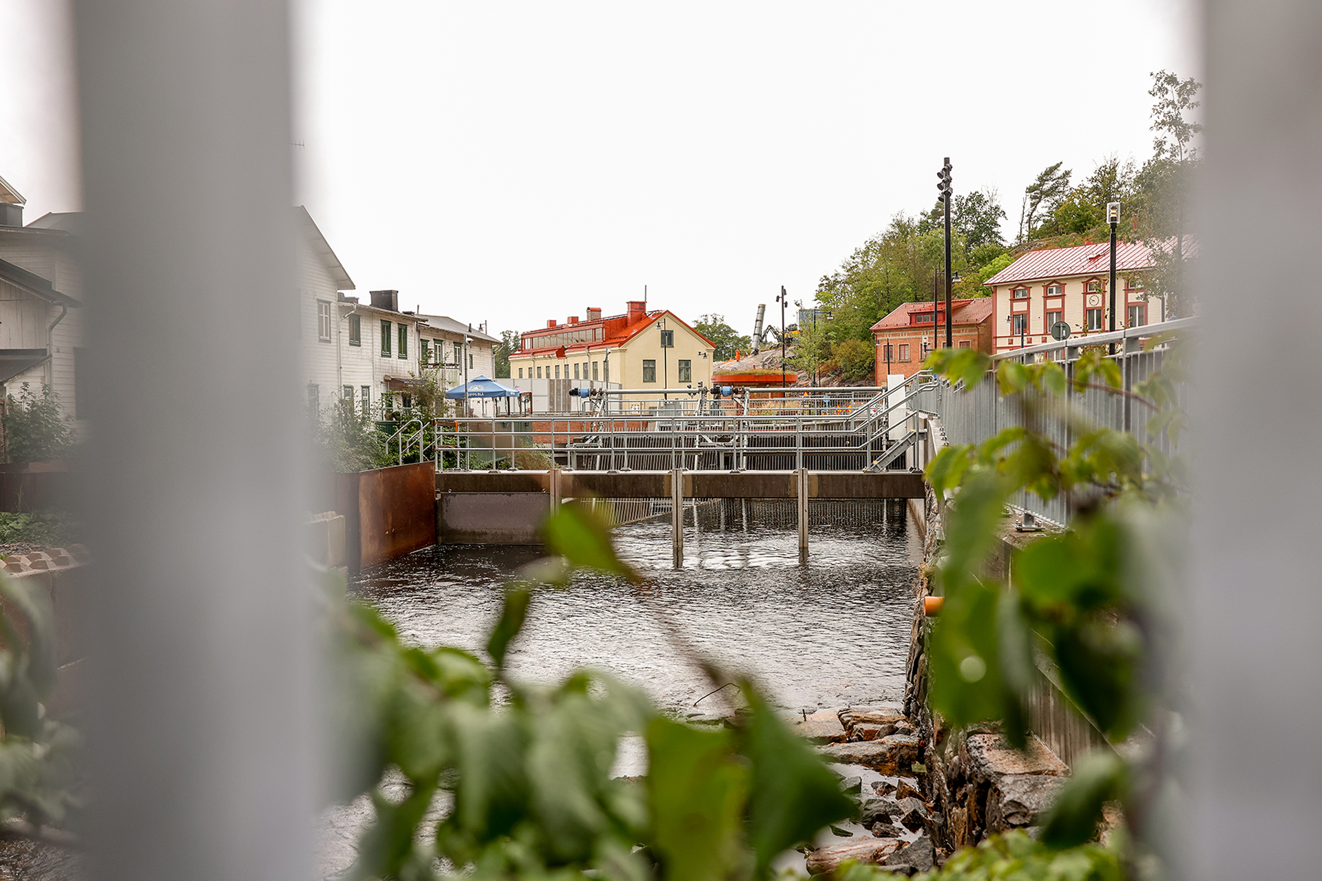 Vy av vattenkraftverket i Forsåker - Trollängen bostad