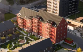 En plats för naturligt lugn – med Koningsbakkae som fond och Skogslyckan i förgrunden knyter Brf Glänta samman natur, småskalighet och modern livskvalitet. - Trollängen bostad